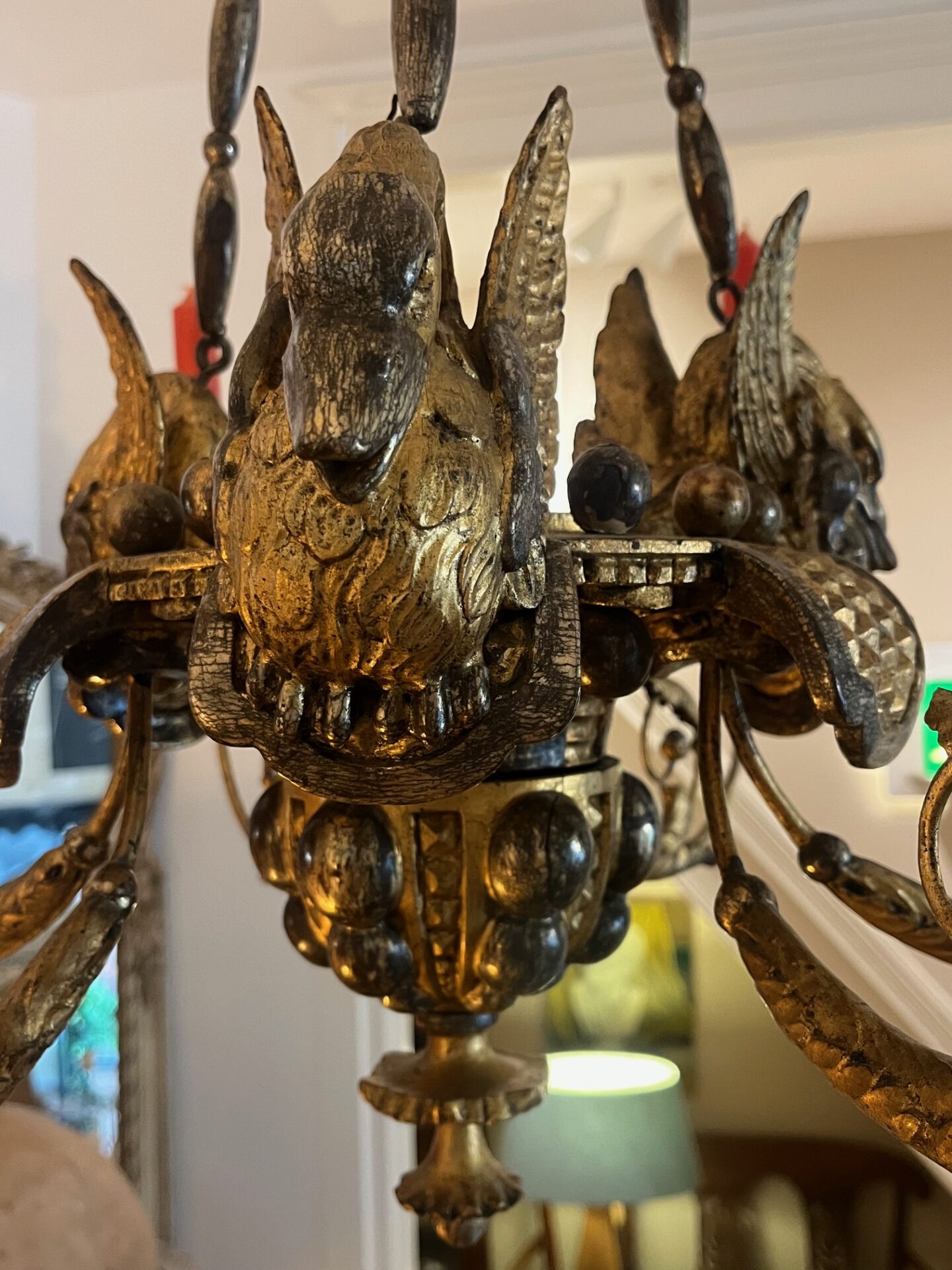 Italiaanse kroonluchter met houtgesneden zwanen - Image 2